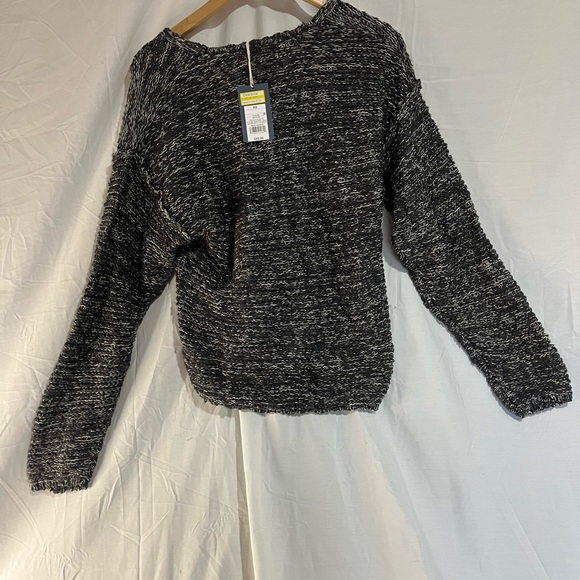 NWT Universal Thread woman’s v neck gray sweater xs - Picture 4 of 4